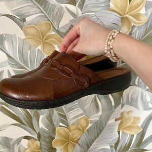 Clarks Clog Mules Brown Leather Chain Detailing Fisherman's Daughter Core Size 8